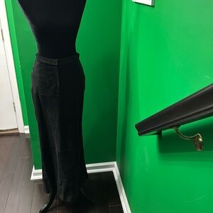 A black leather ARDEN B. Skirt